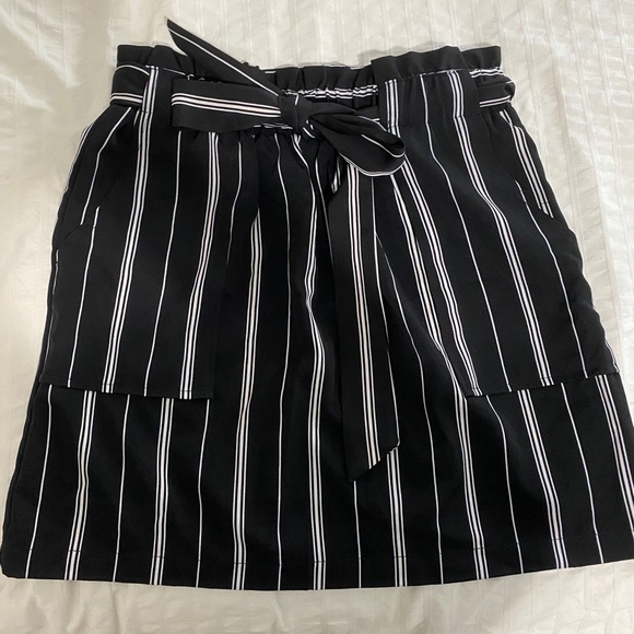 Black Tie Waist Skirt - Picture 4 of 5